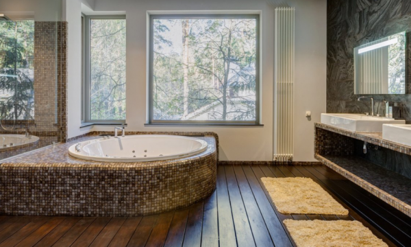 Kamar mandi dengan desain spa dan bathtub bergaya jacuzzi